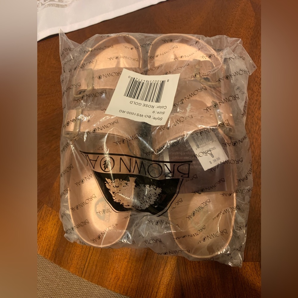NWT Brown Oak Women's Shoes 2 Strap Foam Sandals Gold